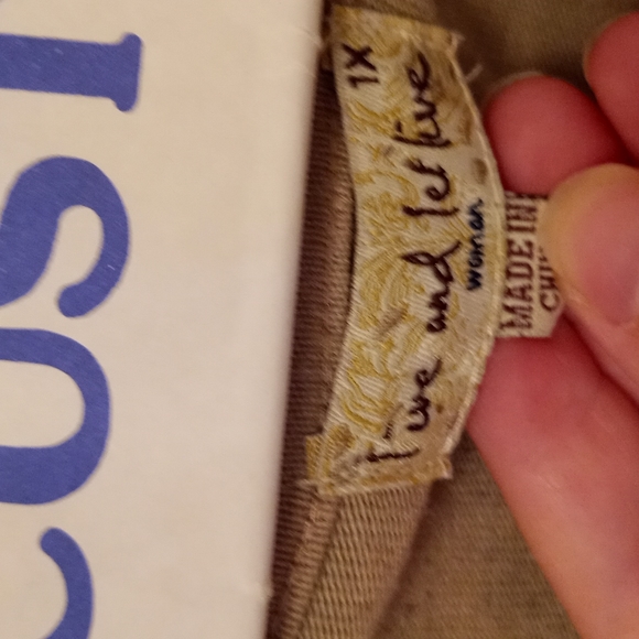 Live and Let Live top - Picture 4 of 6